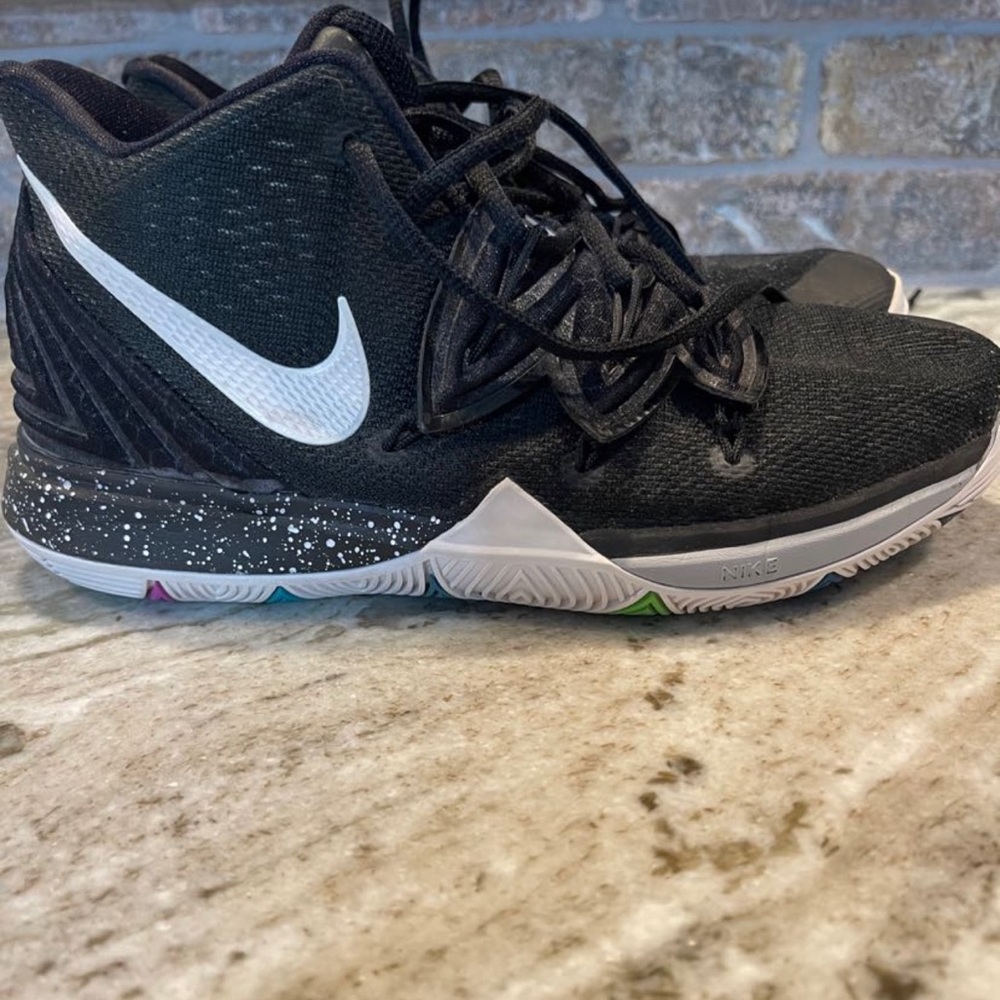 Girls Kyrie BasketBall Shoes Size 6